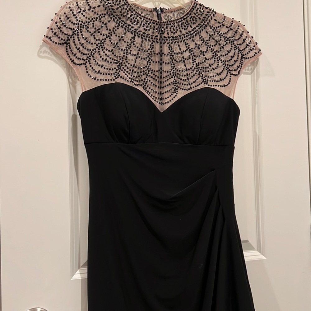 Beautiful dress color black excellent condition